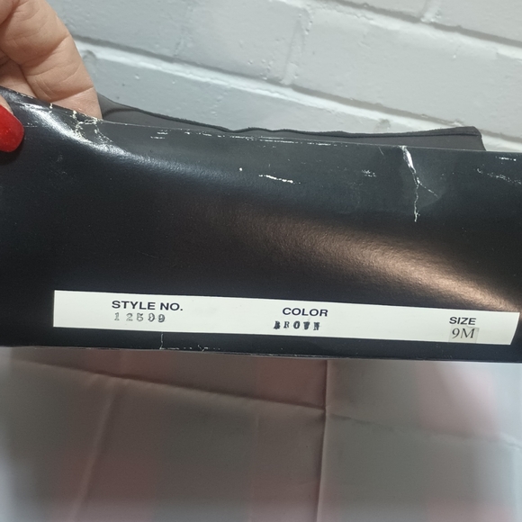 Newport News Women's 9M zip up slip on dark brown leather square toe boots. EUC - Picture 12 of 12